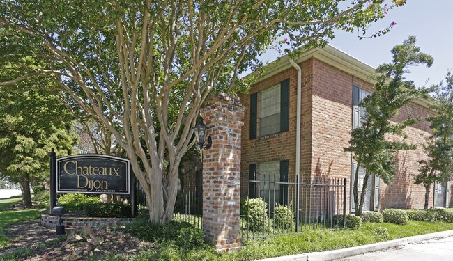 Chateaux Dijon Apartments Baton Rouge La Apartments Com