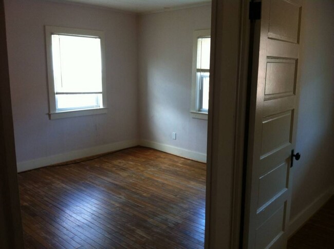 Building Photo - 28 Hunters Ave