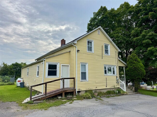 Foto del edificio - 47 Maples Ln