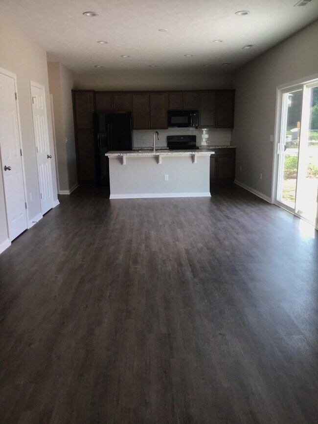 Building Photo - 6573 Valley Brooke tr Vly