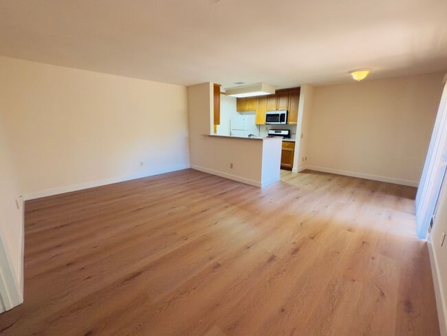 Building Photo - Charming 1 Bedroom Condo in Stoney Brook