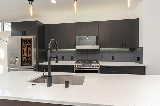 Building Photo - 5450 Delridge Way SW
