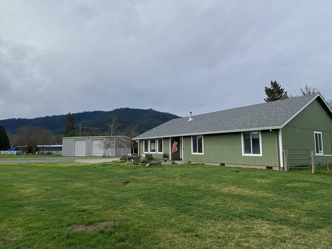 Building Photo - 6090 E Evans Creek Rd