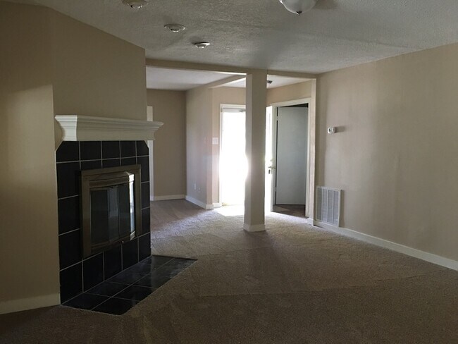 Building Photo - 10734 Sagewillow Ln
