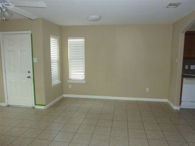 Building Photo - 10221 Azalea Village Dr