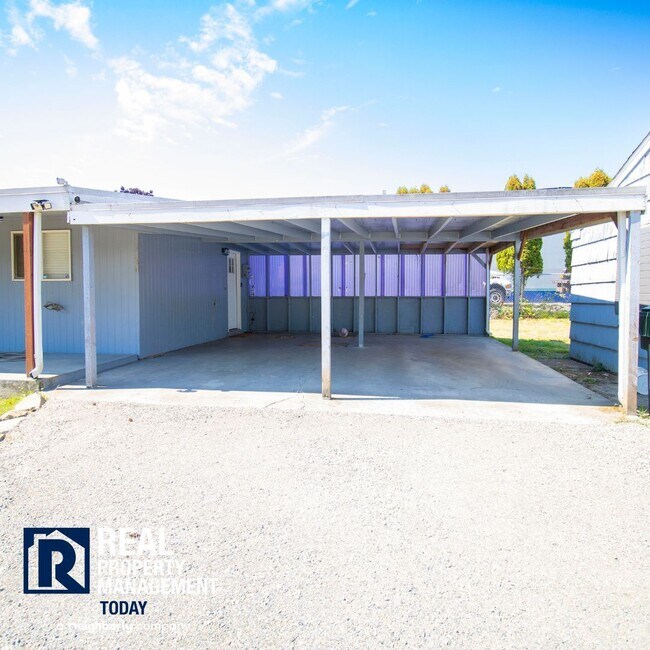 Foto del edificio - Great 3 Bedroom With Covered Carport!