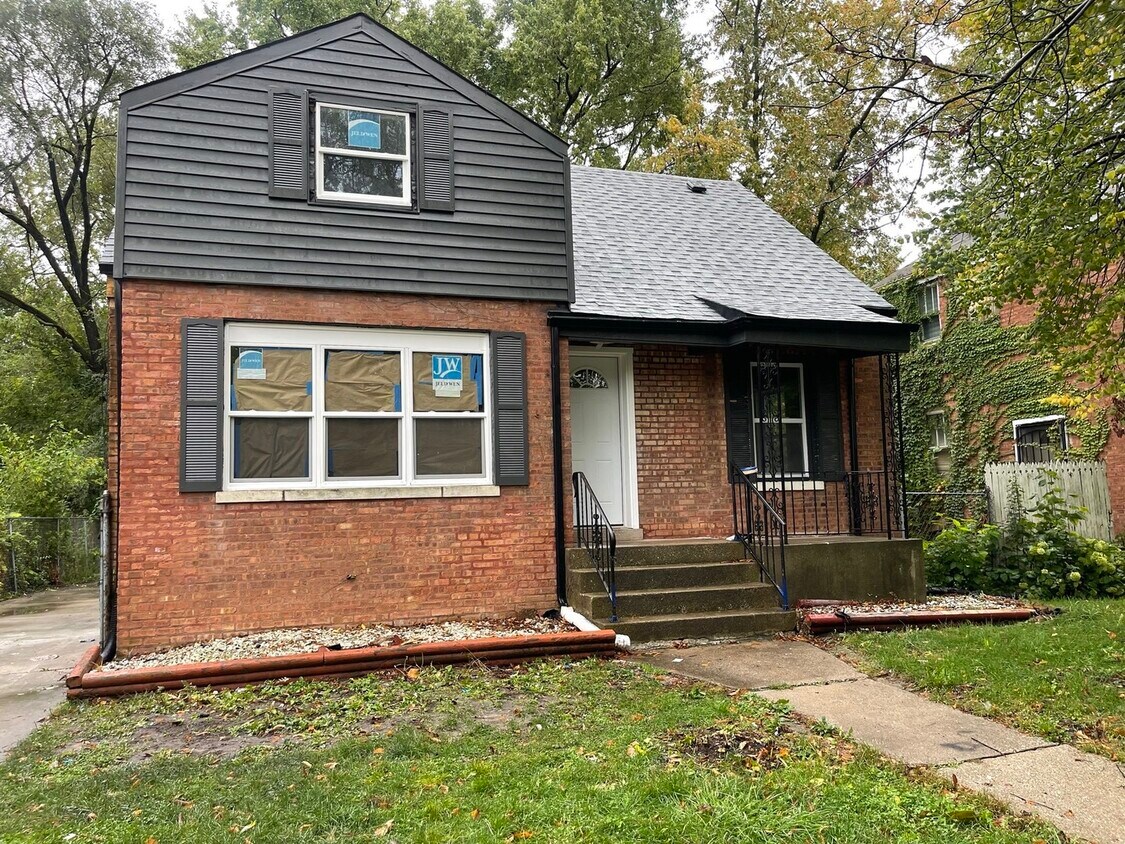 Primary Photo - 227 E 141st Pl