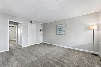 Building Photo - 1404 E 41st St