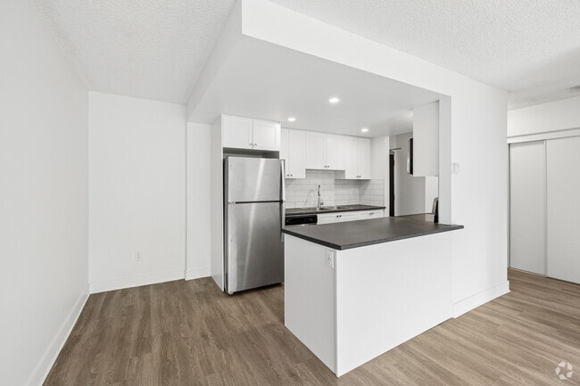 1BR, 1BA - 659SF - Kitchen - 535 & 555 Shaw Avenue