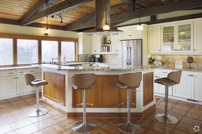 Building Photo - 4701 Westover Ter
