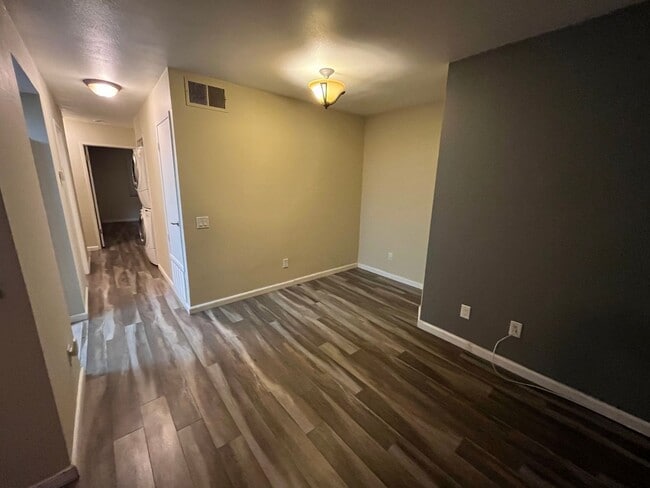 Building Photo - Darling 2+2 Condo W/Views + Amenities in g...
