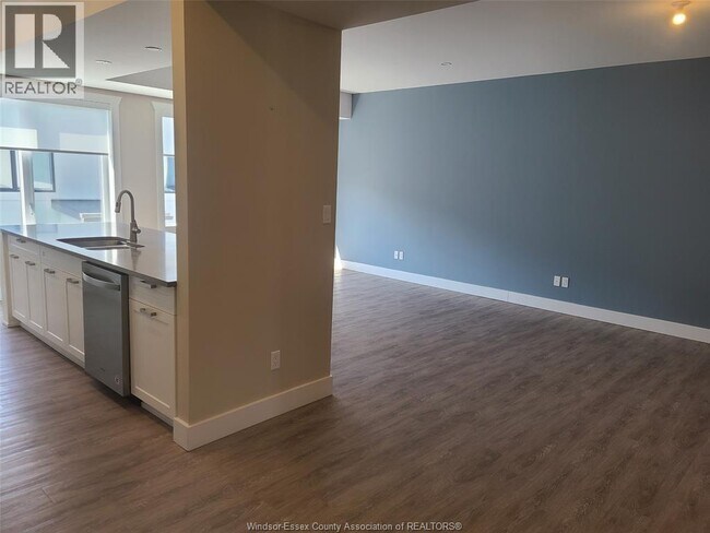Building Photo - 550 Sandison St