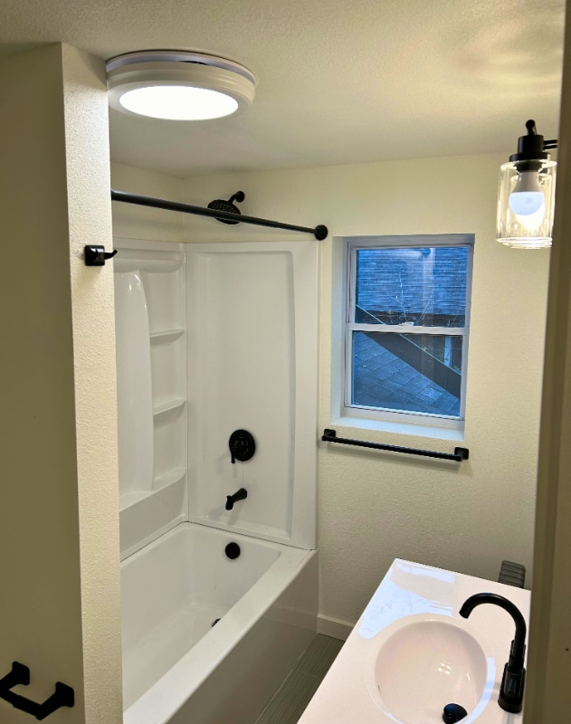 Building Photo - 309 Maple St