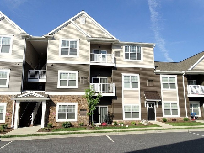 Building Photo - 700 Pond Vista Lane