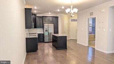 Building Photo - 23235 Milltown Knoll Square