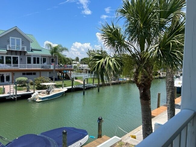 Foto del edificio - 1BR/1BA Newly Renovated Canal front Condo on Venice Island
