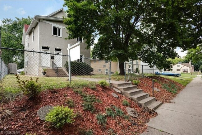 Building Photo - 2511 Fremont Ave N