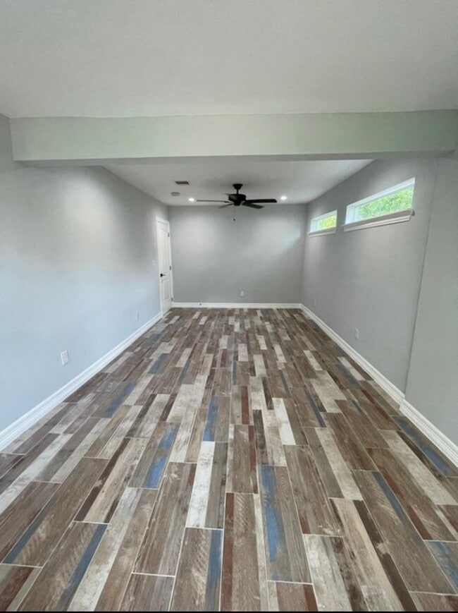 Building Photo - 425 Plymouth St