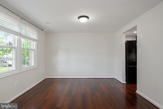 Foto del edificio - 6324 Lightburn Ct