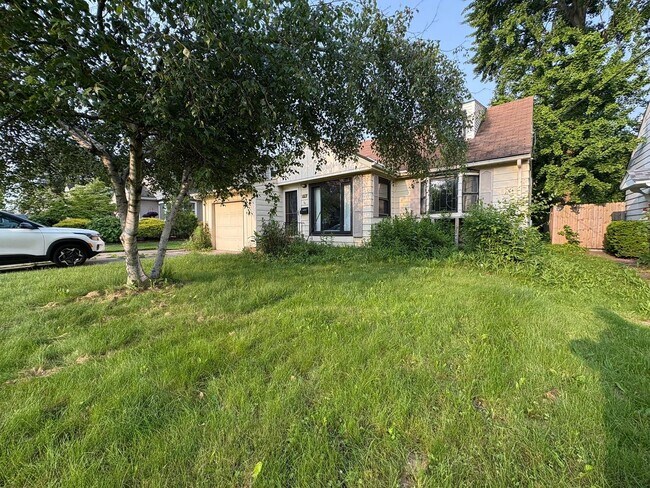 Building Photo - 3 Bedroom 1-bathroom