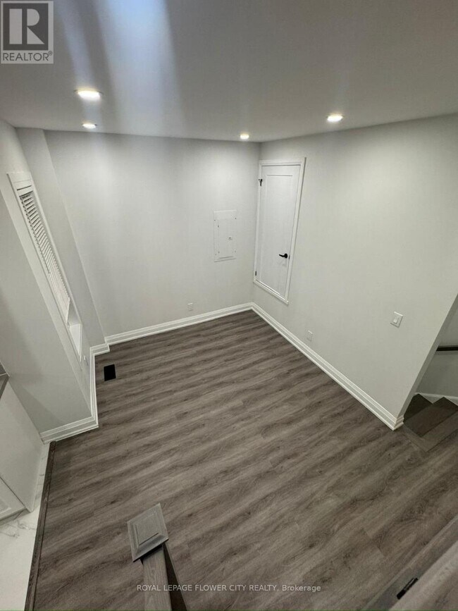 Building Photo - 414 Perth Ave