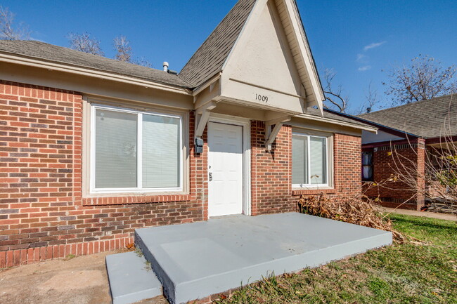 Foto del edificio - Charming 3-Bedroom Home in OKC – Available...