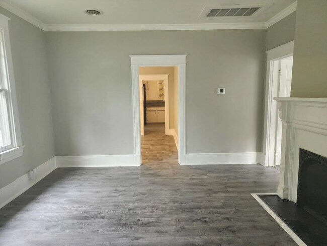 Foto del edificio - 126 N Oak Ave