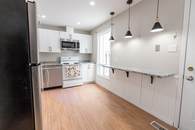 Building Photo - 1294 Cahill Dr