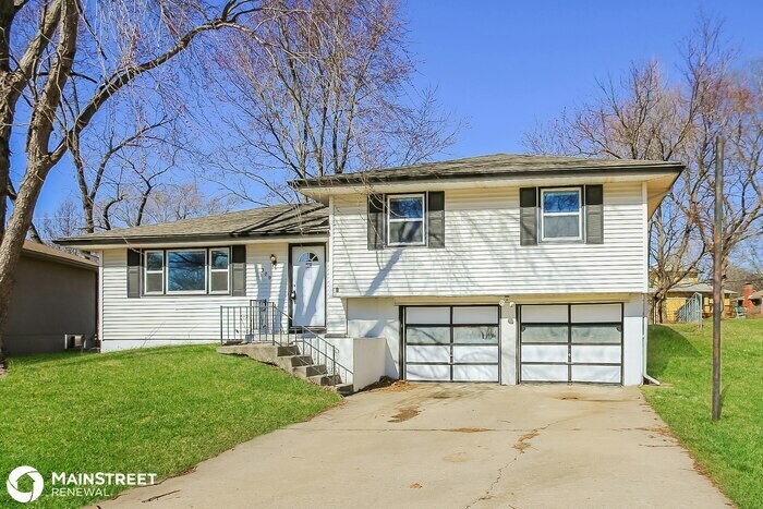 Primary Photo - 300 Holiday Dr, Lansing, KS 66043