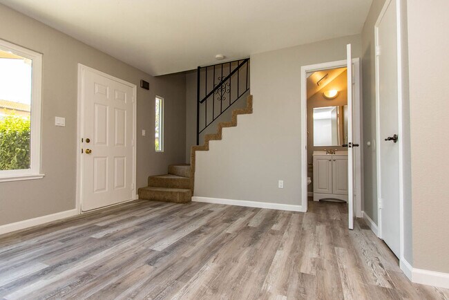 Building Photo - 1785 W North Bear Creek Dr