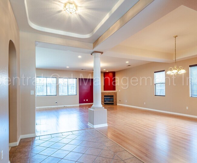 Building Photo - 3 Bedroom/2 Bath Home with an office and paid solar - $2695 per month!