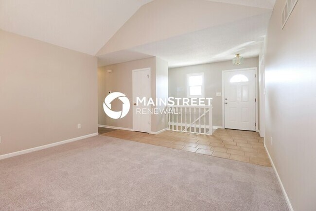 Foto del edificio - 3 Bedroom Pet-Friendly Home in Lees Summit, MO with Main Street Renewal