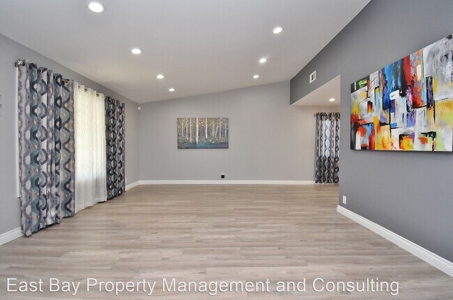 Building Photo - 4 br, 2.5 bath House - 260 Tuolumne Dr.