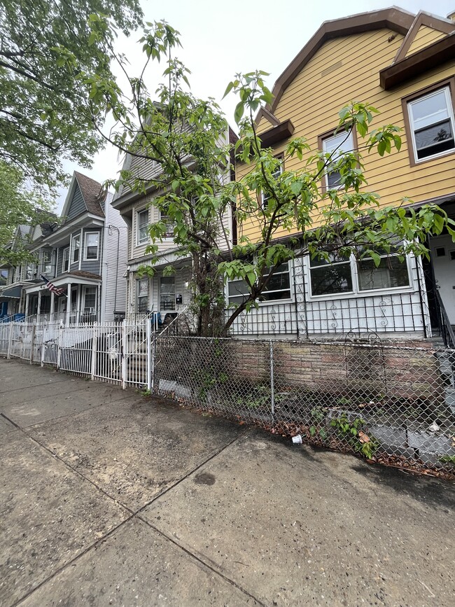 Foto del edificio - 112 Grant Ave