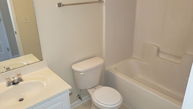 Building Photo - Fabulous 3br 3.5ba End Unit TH in Cornerst...