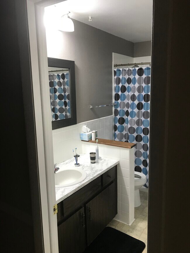 Foto del edificio - 1501 Cedarwood Dr