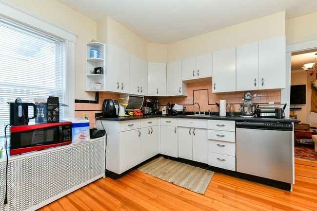 Foto del edificio - 419 E 7th St