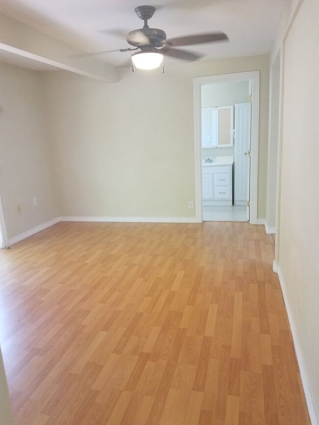 Building Photo - 2 Bed 1 Bath in Beautiful Kailua