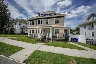 Building Photo - 124-126-126 Woodside Terrace