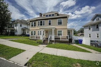 Building Photo - 124-126-126 Woodside Terrace