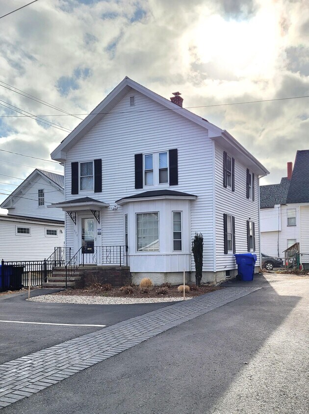 578 Chestnut St, Manchester, NH 03104 House Rental in Manchester, NH