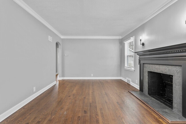 Building Photo - 231 E 74 Terrace