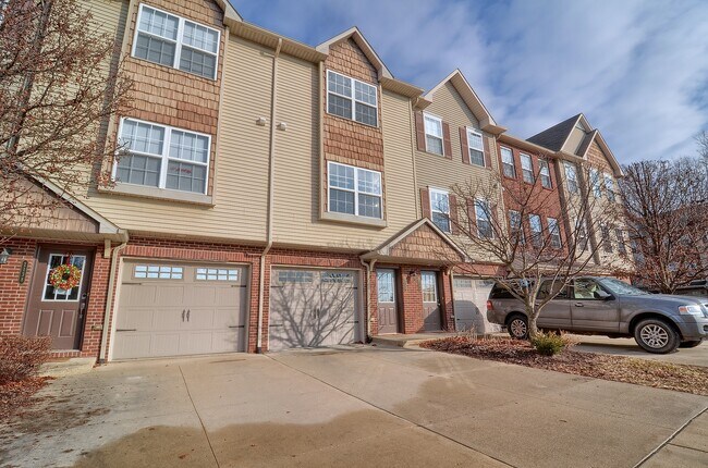 Foto del edificio - 2136 Knotty Pine