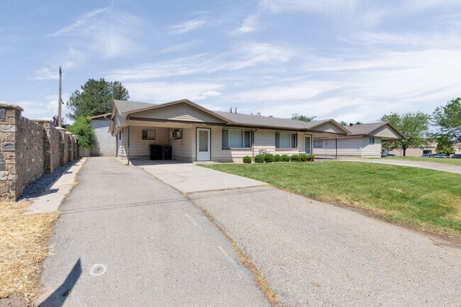 Foto del edificio - South Jordan 2 Bedroom, 1 Bathroom Duplex