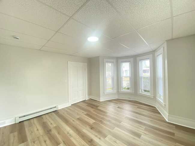 Building Photo - 359 Nashua St