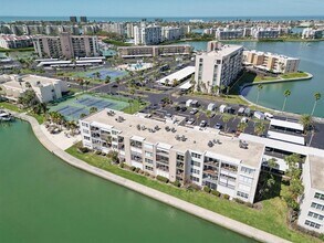 Building Photo - 7625 Sun Island Dr S