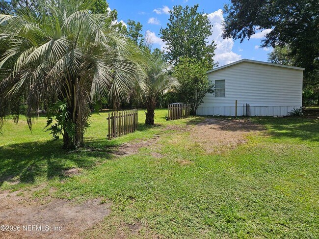 Foto del edificio - 2415 Clover Ave