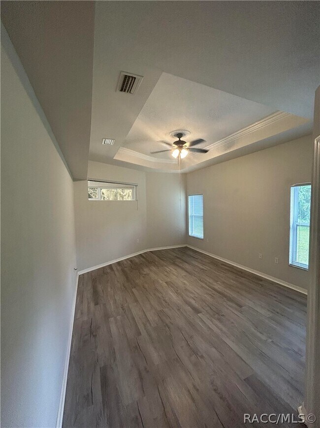 Foto del edificio - 2675 N Canterbury Lake Dr