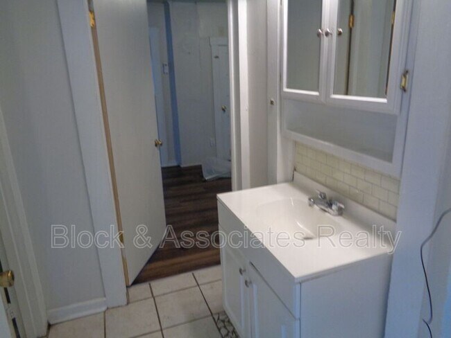 Foto del edificio - 405 Dobson St