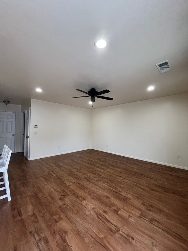 Building Photo - 524-526 Delaware Street